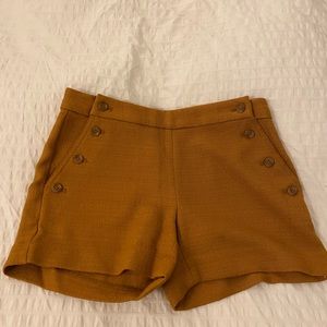 Banana Republic short.